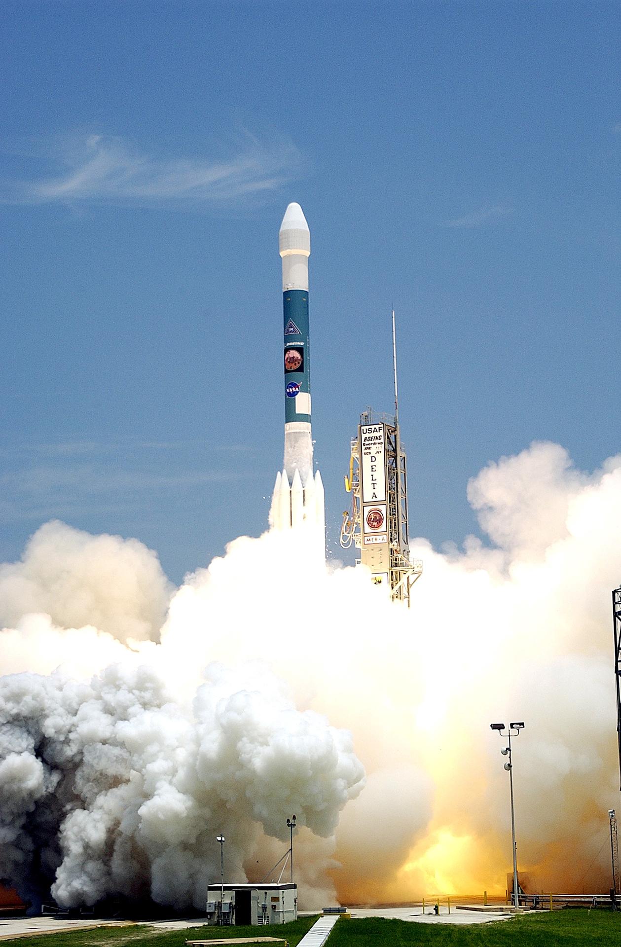 스피릿을 실은 Delta II 로켓 발사