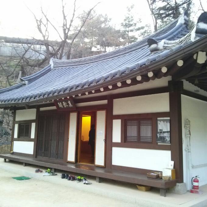 법정의 초상 사진