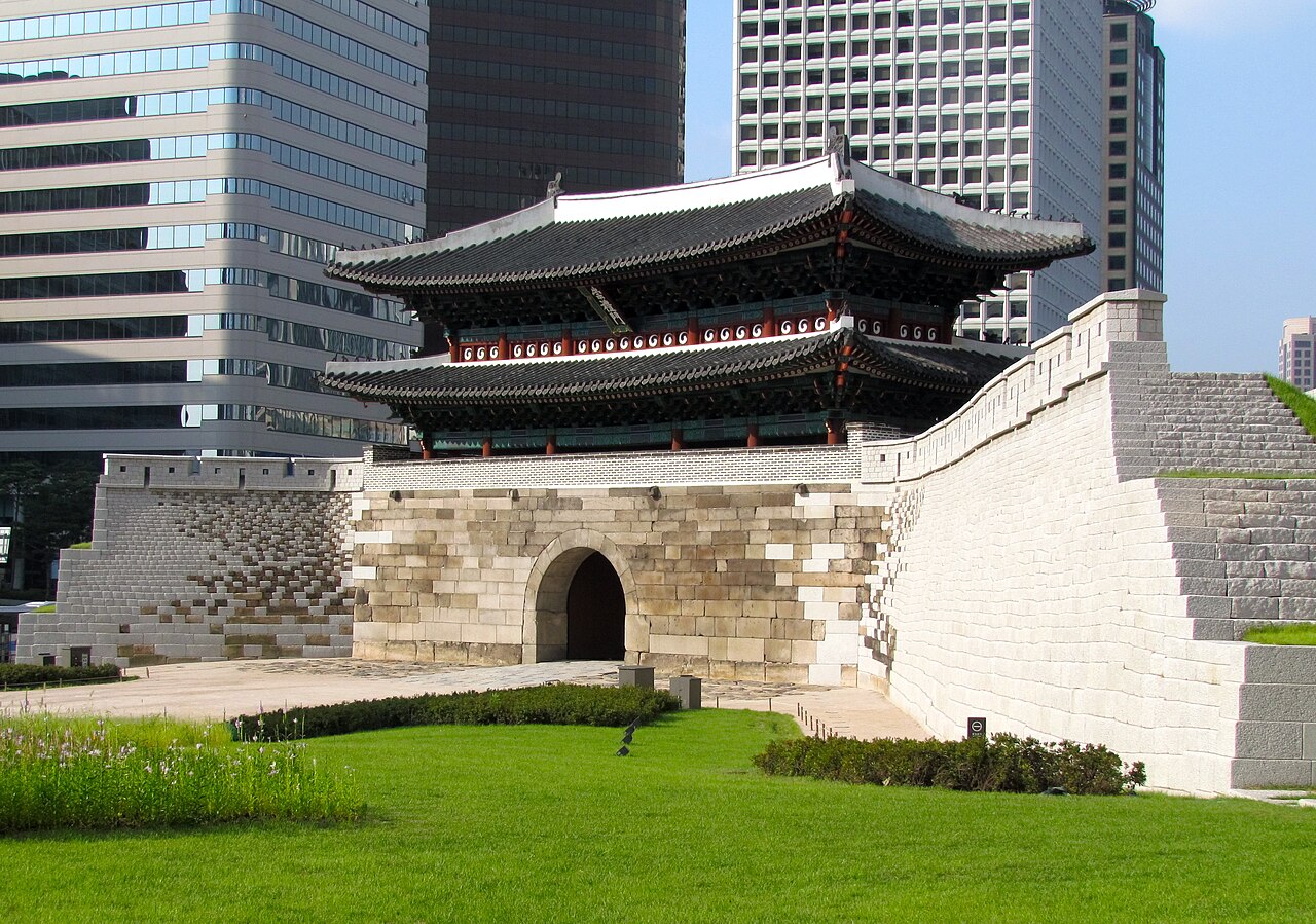 2013년 촬영된 서울 숭례문 정면 사진
